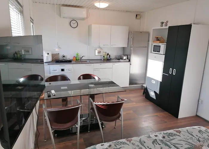 Family In Kvaers - Bunk Bed, Kitchen And Ev Charging